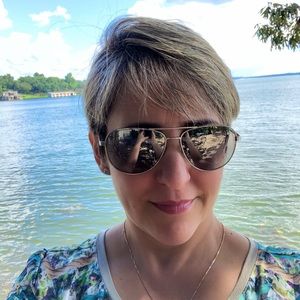 Meet your Posher, Adriana